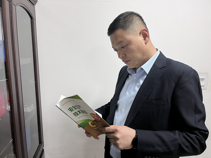 1735782801590915.jpeg 周伯雄2(2).jpg